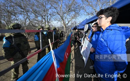 Şuşa-Xankəndi yolunda aksiya iştirakçıları: "Dinc ermənilərə məxsus mülki maşınların keçidinə şərait yaratmağa hazırıq"